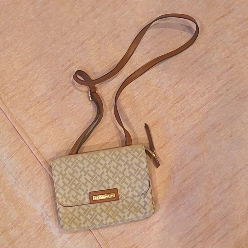 Tommy Hilfiger purse crossbody